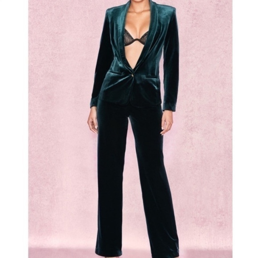 House of CB Evergreen Holiday  Arla Velvet Blazer